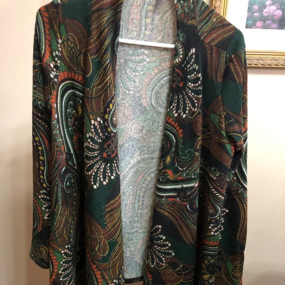 Lightweight Trendy Yee Sweater Size M